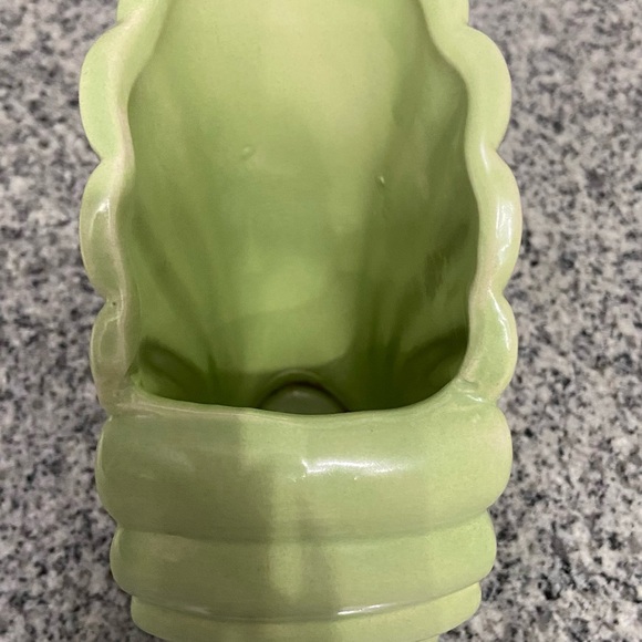 Elegant Green Shell Vase - Picture 7 of 16
